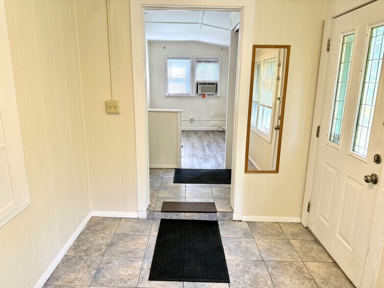 Building Photo - 815 Miller Ln