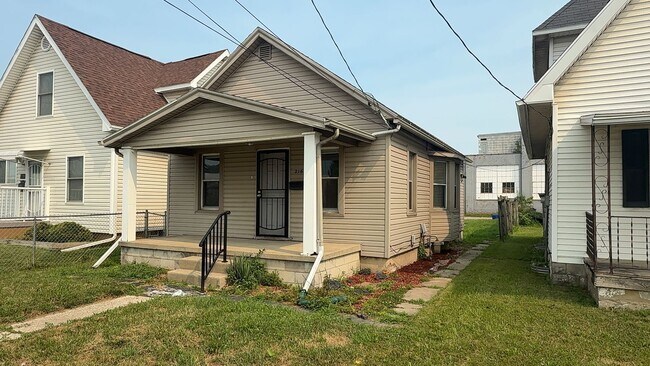Building Photo - 216 W Sylvania Ave