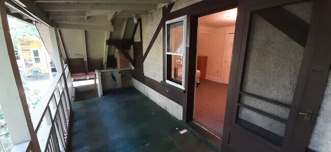 Building Photo - 708 E Seneca St