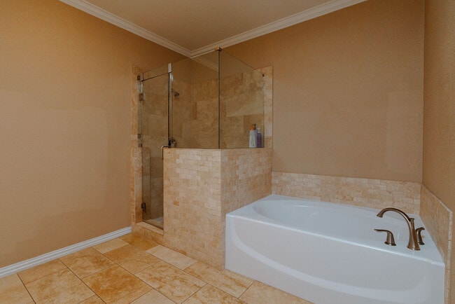Building Photo - 3014 Falls Dr