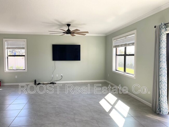 Building Photo - 7499 Tourmaline Dr