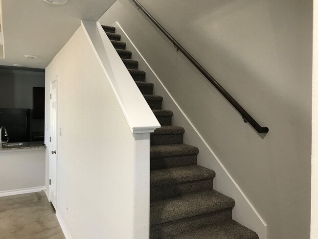 Building Photo - Town home for rent