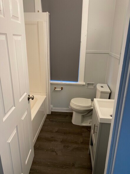 Building Photo - 1500 Dormont Ave