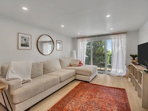 Building Photo - 673 E 6th Ave