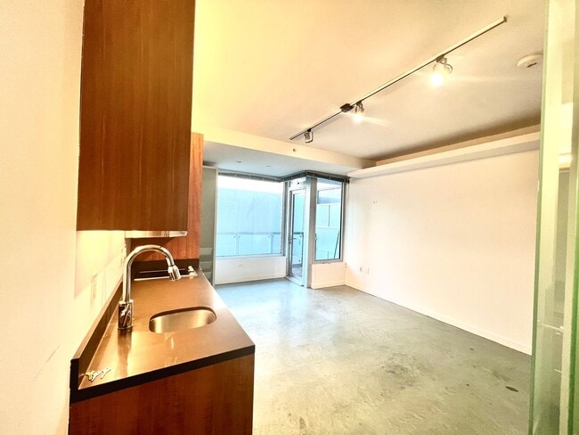 Building Photo - Stylish Bright Studio at The Cubix!