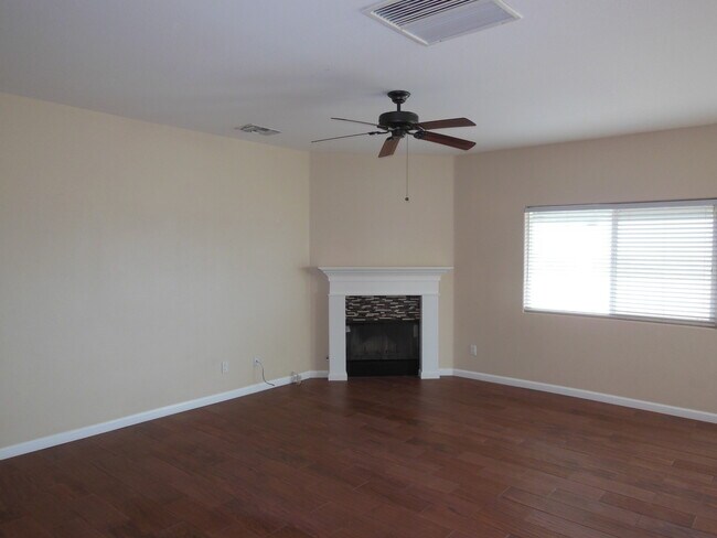 Building Photo - Swamp Cooler, Central AC and Tile Throughout!
