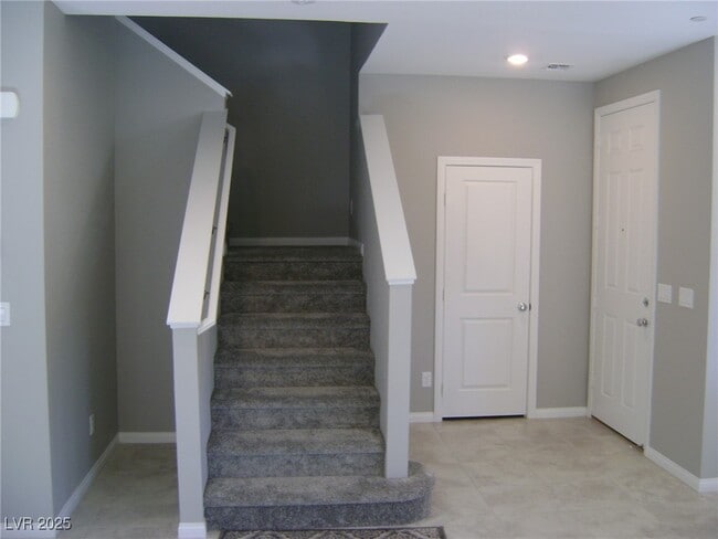 Building Photo - 3242 Trabia Ave