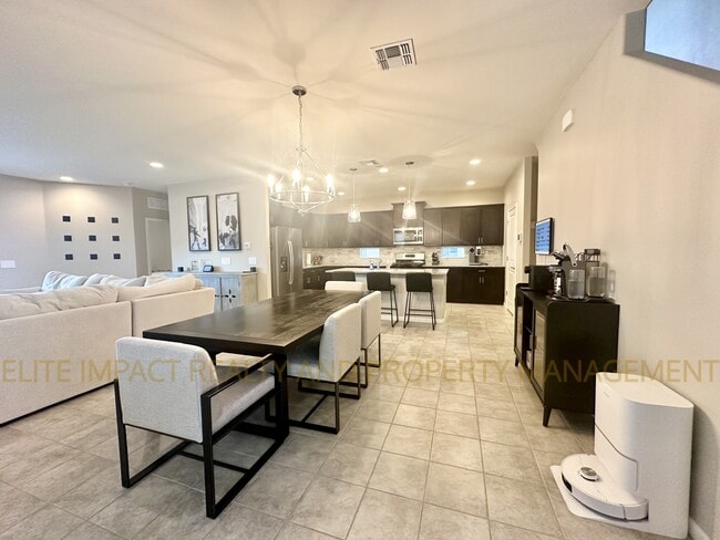 Building Photo - 7755 S Via Casa De Campo