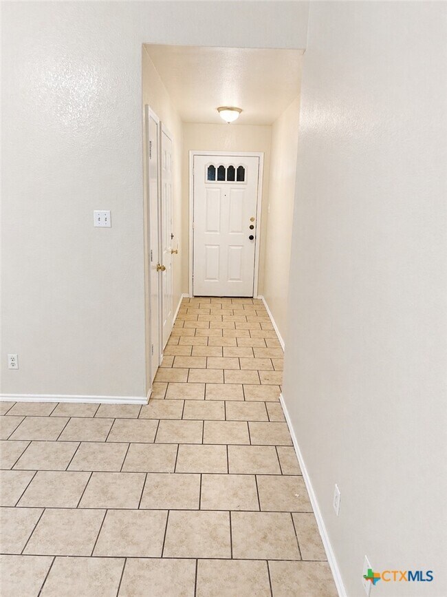 Building Photo - 2606 Timberline Dr