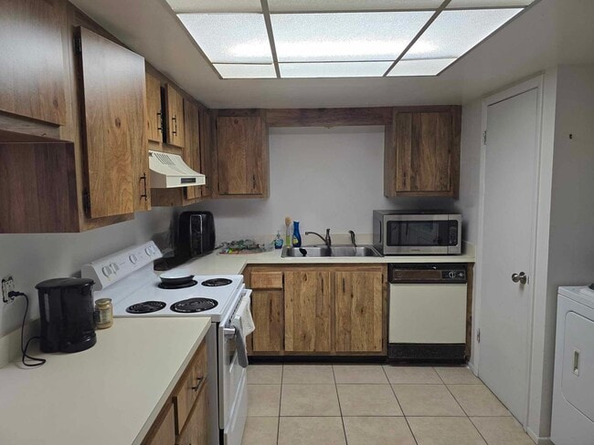 Building Photo - 419 Banana Cay Dr