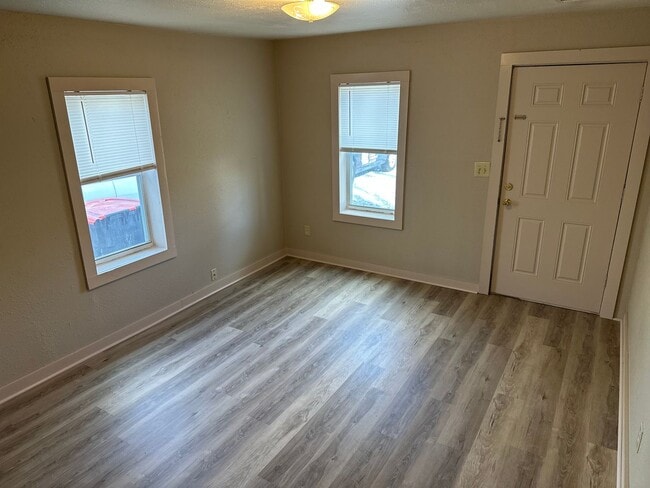 Building Photo - 2 Bedroom, 1 Bathroom Home with large backyard, near Downtown Springdale