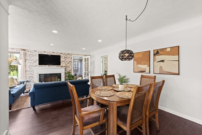 Building Photo - 6430 Olde York Rd