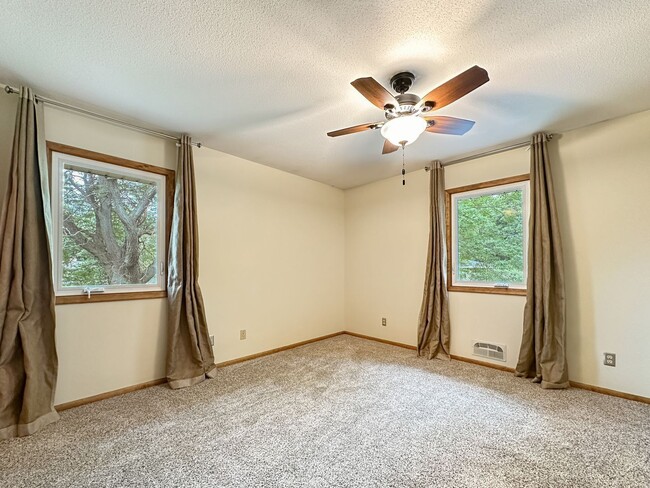 Building Photo - 3830 Union Terrace Ln N