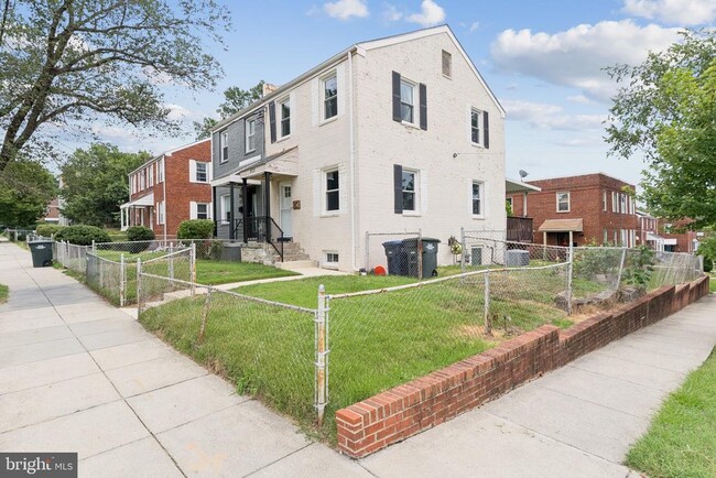 Building Photo - 801 Gallatin St NE