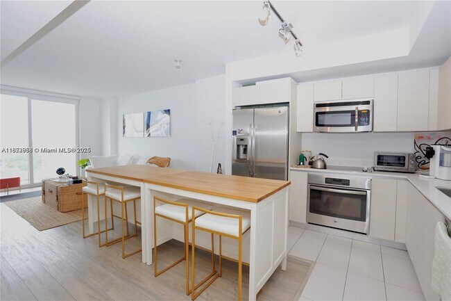 Primary Photo - 4250 Biscayne Blvd