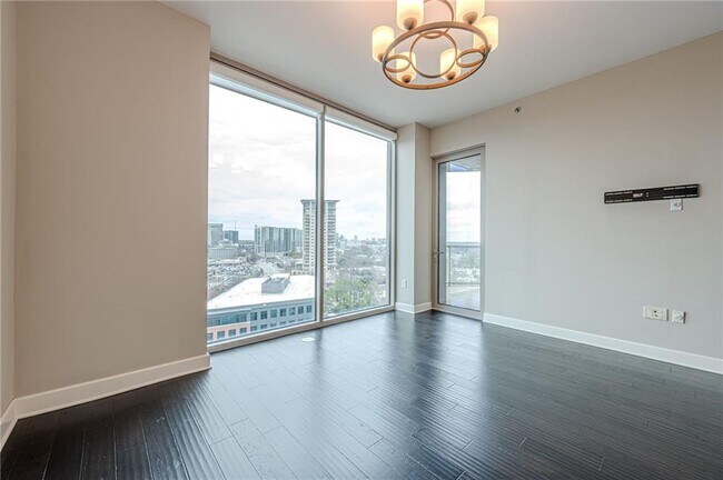 Building Photo - 2795 Peachtree Rd NE