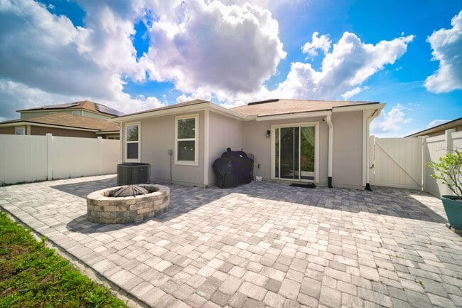 Building Photo - Spacious 4-Bedroom Home with Fenced Yard & Community Amenities – Available June 30th!