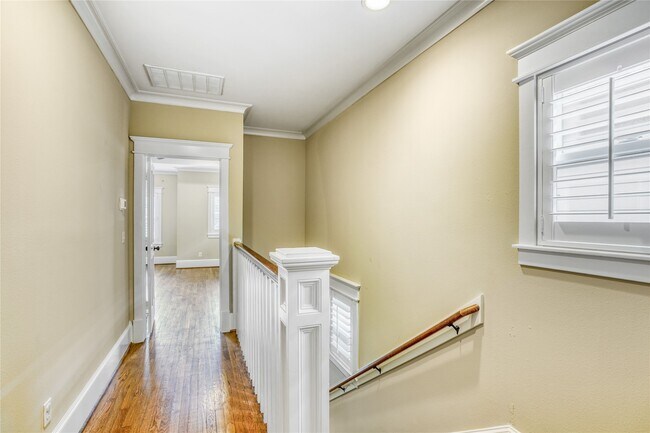 Building Photo - 632 W 17th St