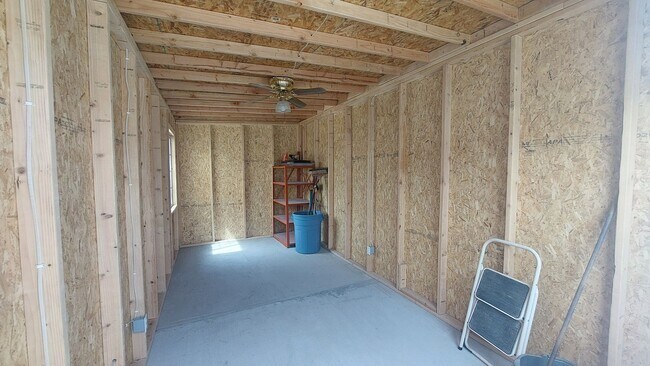 Building Photo - 4 bedroom 2 bathroom home ready now!!!!