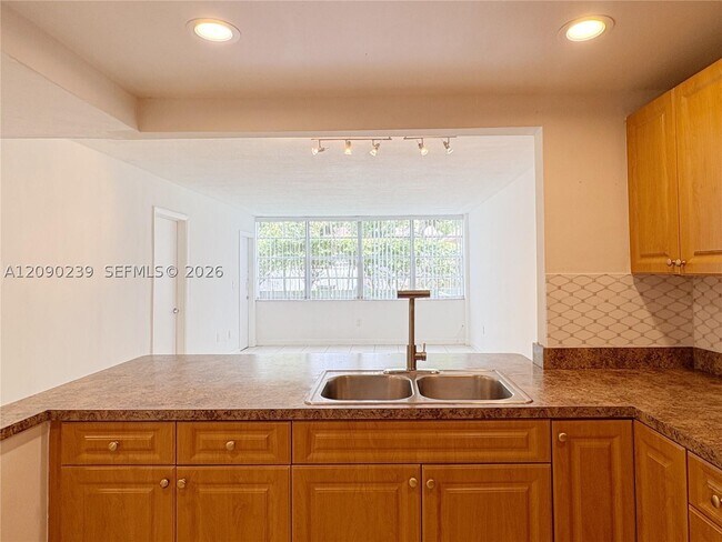 Building Photo - 2175 NE 170th St
