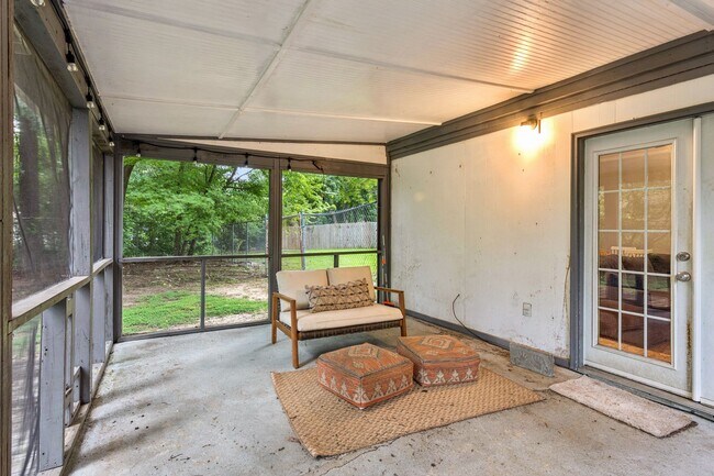 Building Photo - 501 Ashwood Dr