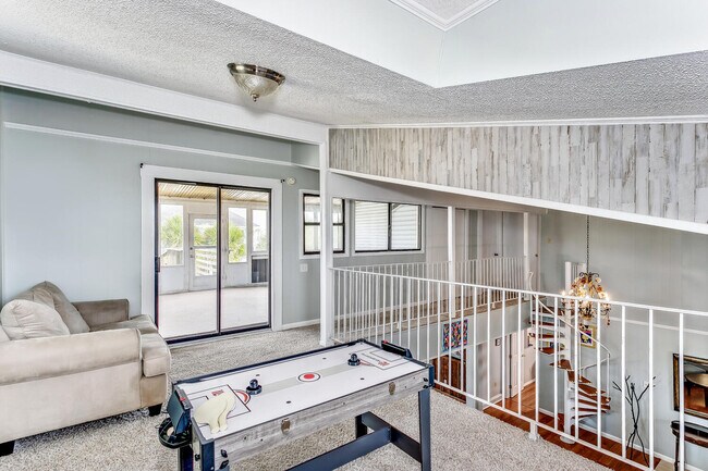 Building Photo - 1402 Via De Luna Dr