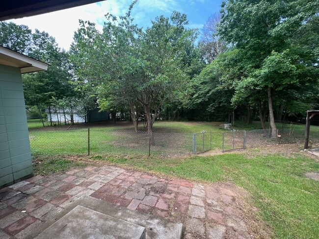 Building Photo - 3 bedroom 1 bathroom in Northport