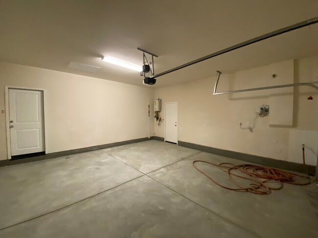 Building Photo - Beautiful Home with Solar