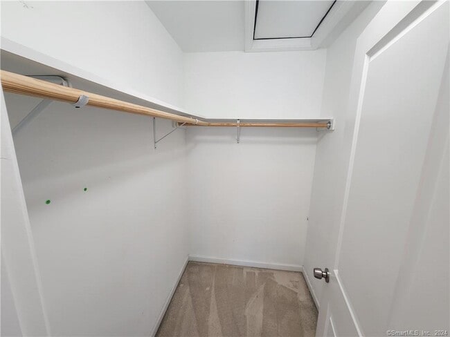 Building Photo - 13 Oak Branch Dr