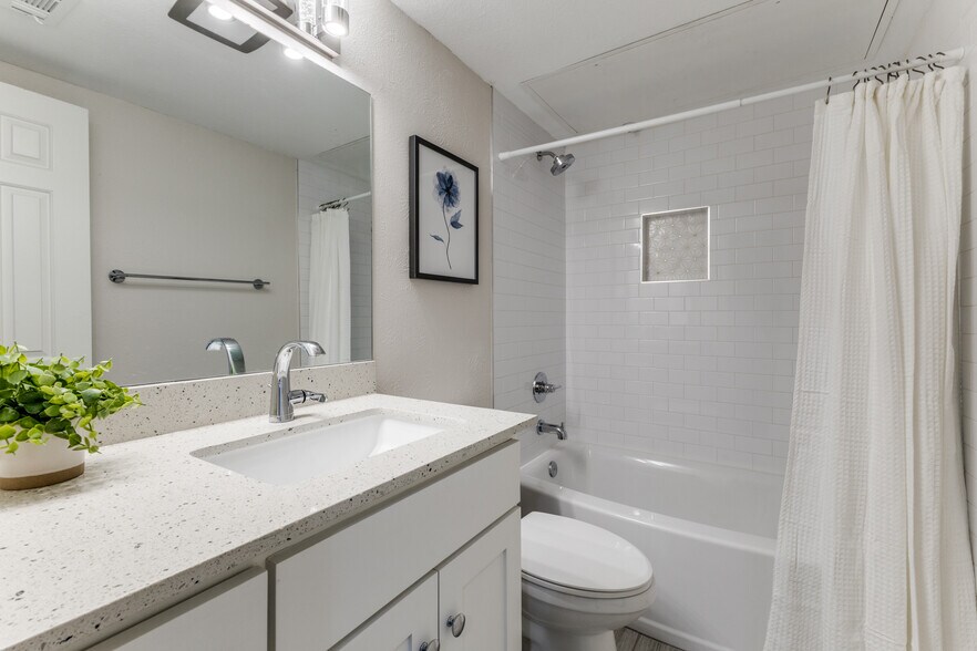 Building Photo - 4501 Druid Ln
