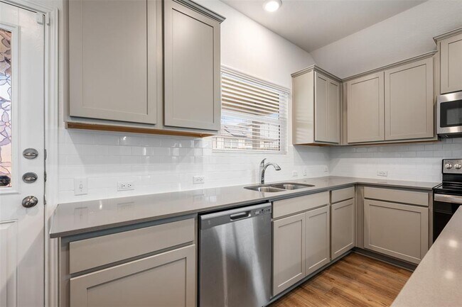 Building Photo - 148 Perfect World Lp