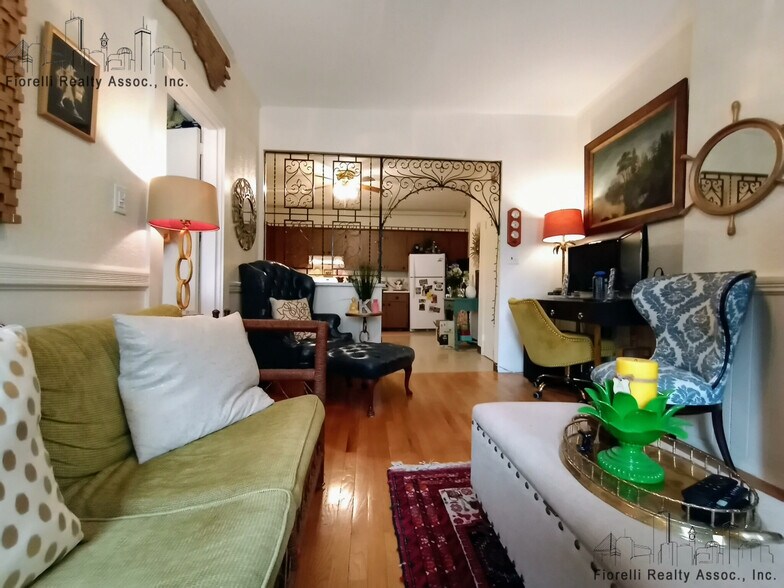 Building Photo - 342 Hanover St