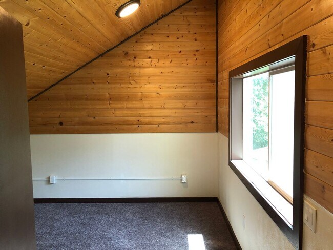 Building Photo - 2660 Edison St