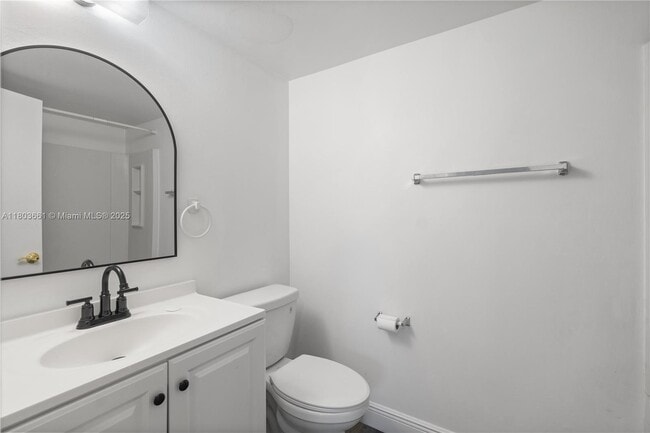 Building Photo - 2701 Riverside Dr
