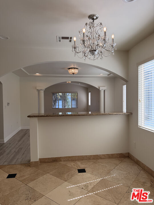 Building Photo - 153 N Hamilton Dr