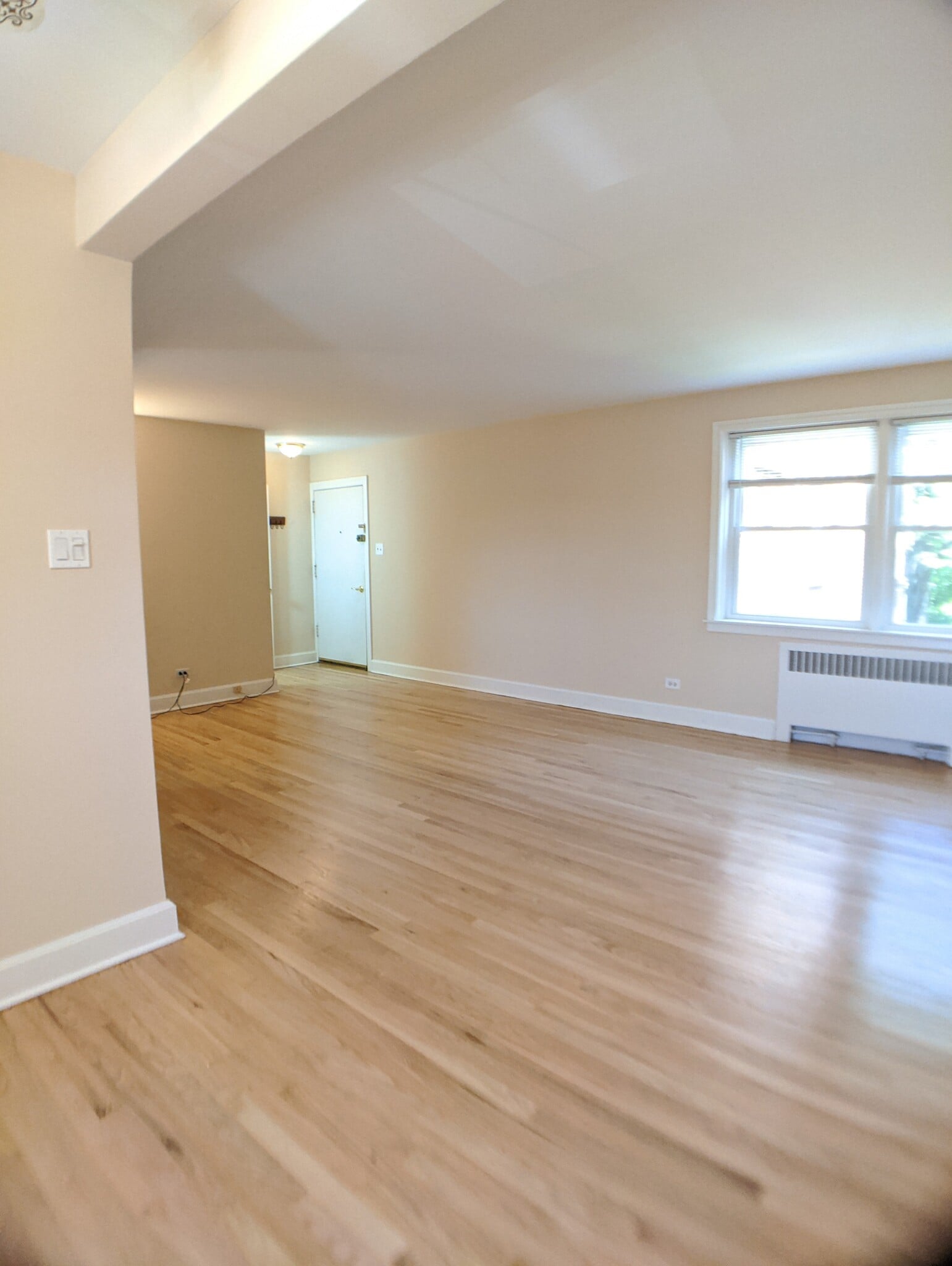 Building Photo - 7230 N Claremont Ave