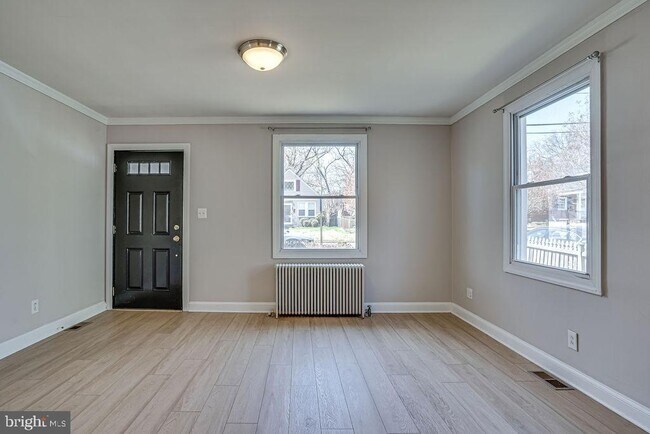 Building Photo - 859 N Abingdon St