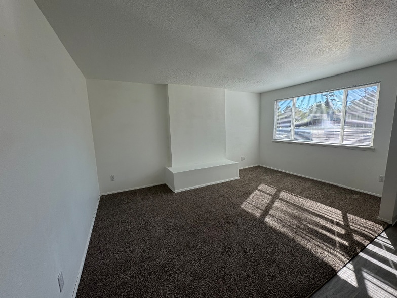 Building Photo - 7109 SE Martins St