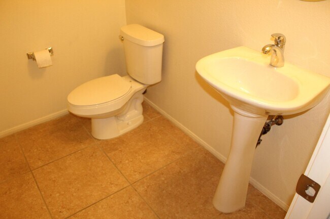 Building Photo - Beautiful 3 bedroom home in Southern Highl...