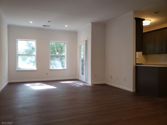 Building Photo - 1201 Brittany Dr