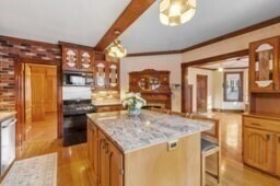 Building Photo - 4 Allen Ave