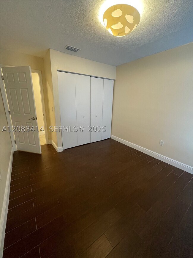Building Photo - 521 SW 93rd Ct