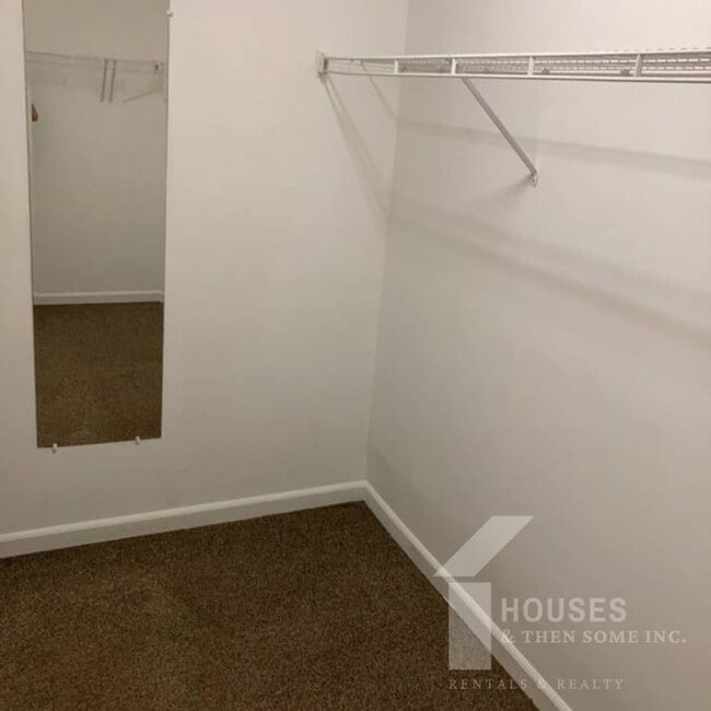 Building Photo - 304 Canewood Pl