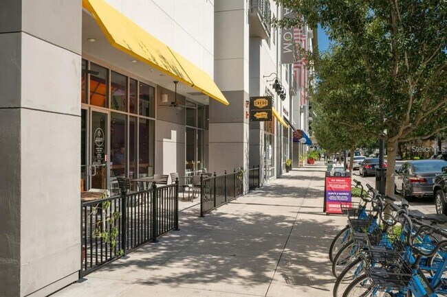 Building Photo - 911 N Orange Ave