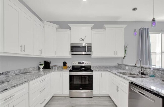 Building Photo - 405 S Westland Ave