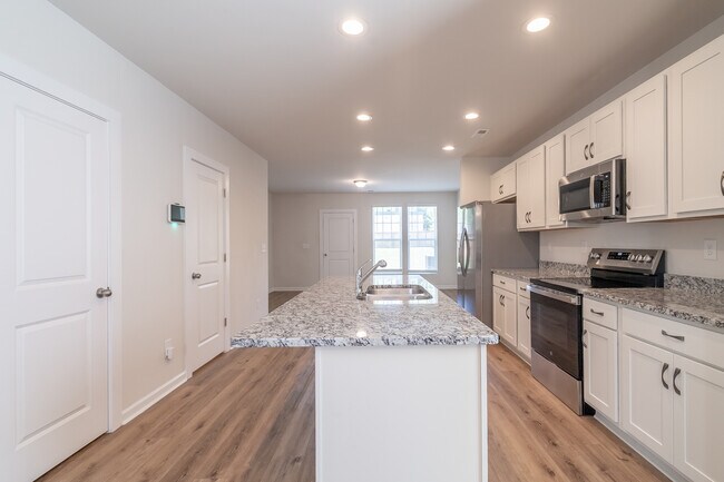 Building Photo - 223 Hoskins Ave Dr