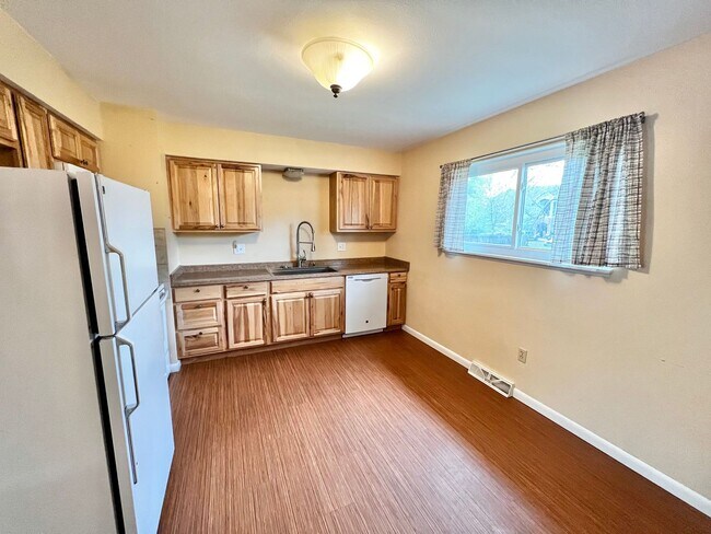 Building Photo - Adorable 3 bed 1 bath home in Fort Collins!