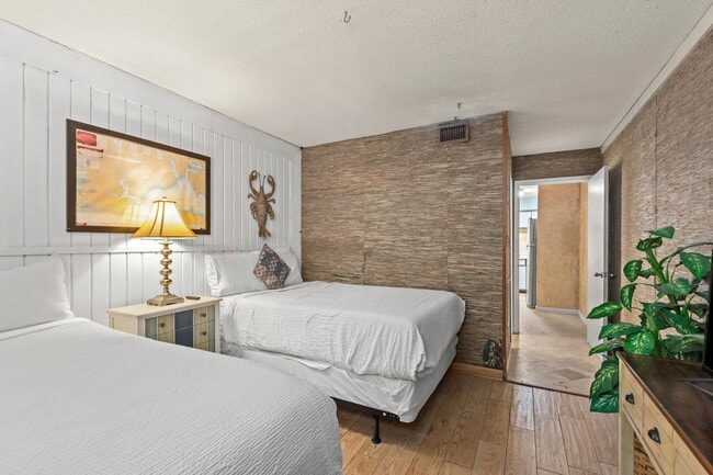 Building Photo - 4000 Gulf Terrace Dr