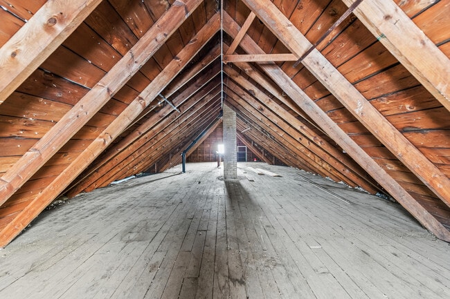 Building Photo - 4518 N Woodburn St