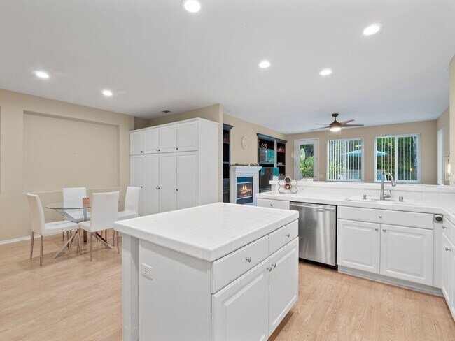 Building Photo - Cozy Stevenson Ranch Home on a Quiet Cul-De-Sac